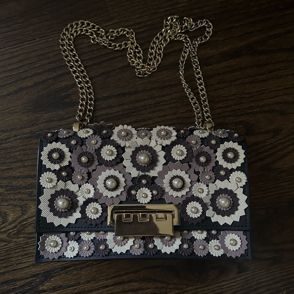 Floral Embellished Handbag with Chain Strap